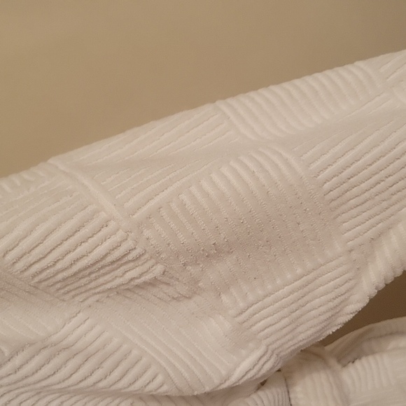 Pendergrass Bay Off White Ivory Textured Unisex Bathrobe - Picture 3 of 5